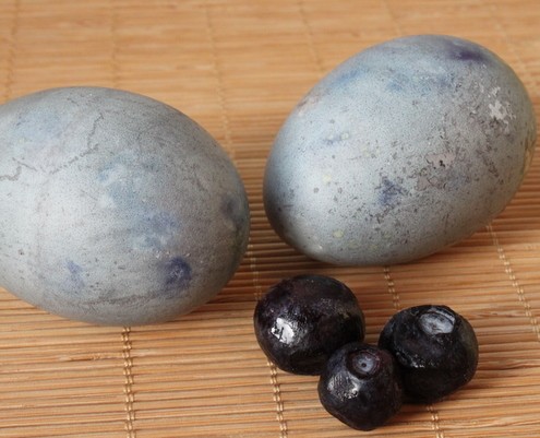 Natural Easter Egg Dyes - Blueberries