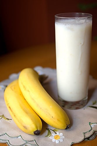 banana-lassi-indian-yogurt-drink-honest-cooking