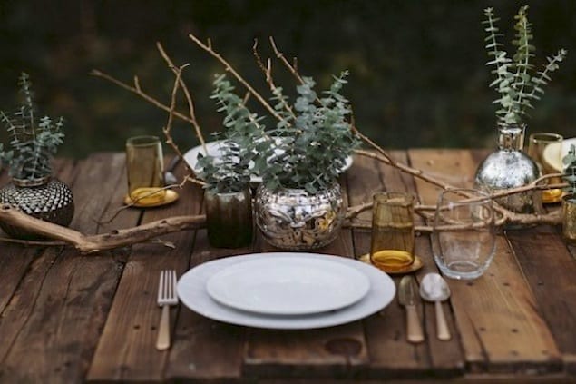 rustic-thanksgiving-dinner-table-setting