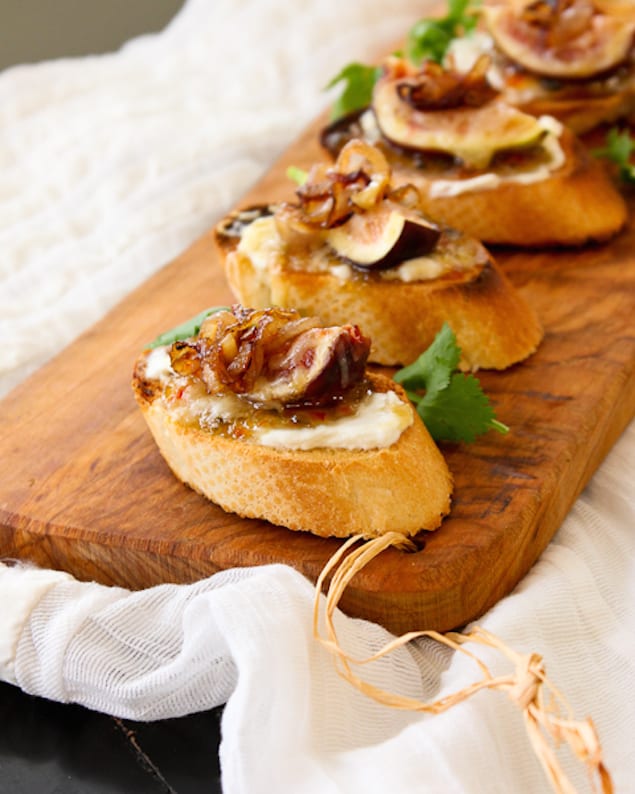 Fig-and-Caramelized-Shallot-Crostini-0715