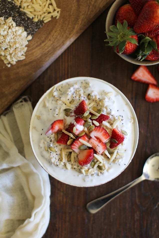 strawberry_oatmeal_breakfast_bowls_1