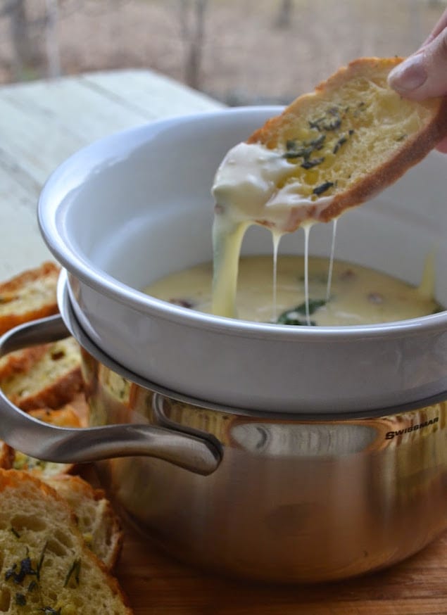 Fondue_with_Croutons
