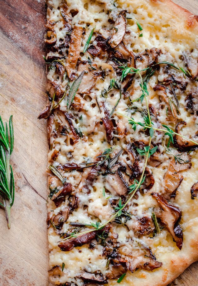 mushroom-pizza-with-havarti-cheese-fresh-herbs-and-truffle-oil-6130
