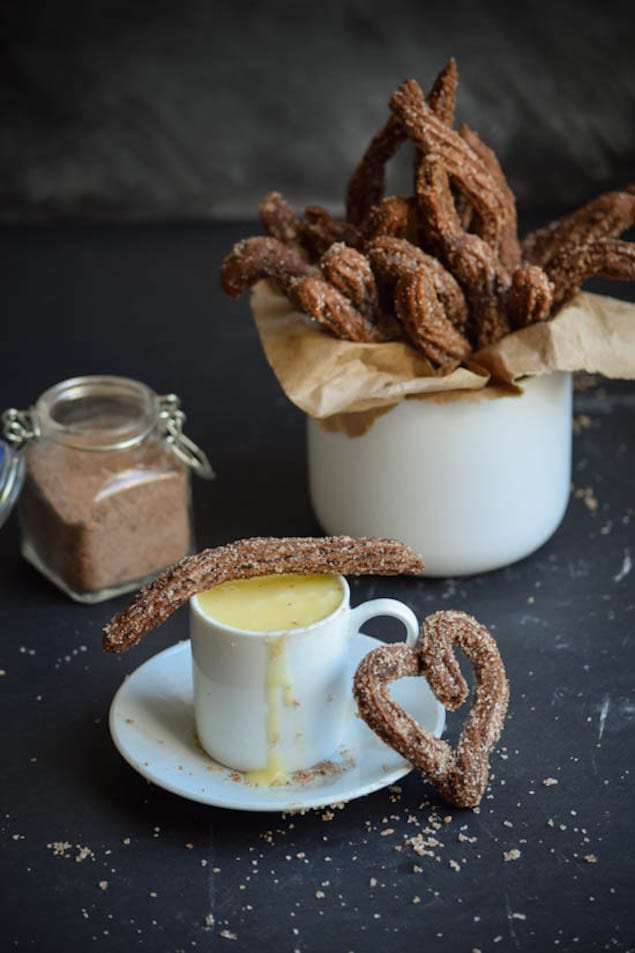 Chocolate-Churros-with-White-Chocolate-Dipping-Sauce-2