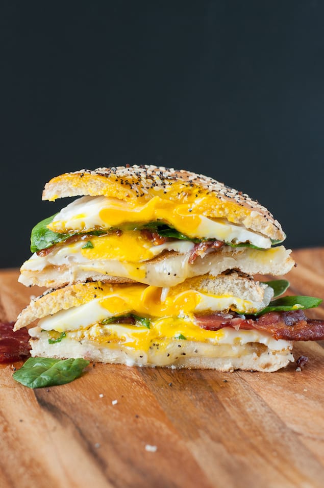 everything-bagel-bacon-breakfast-sandwich-with-spinach-recipe-0351