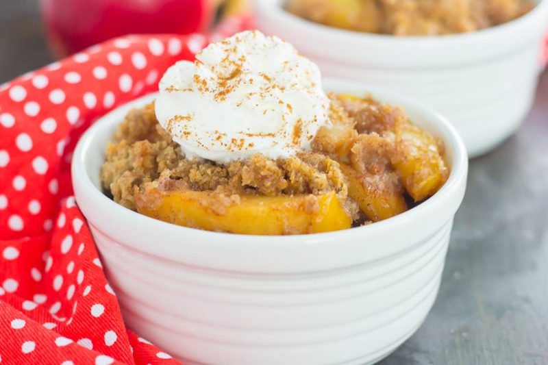 slow-cooker-apple-cinnamon-dump-cake-5-768x512