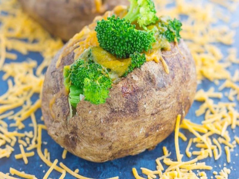 broccoli-cheddar-stuffed-baked-potatoes-4-768x512