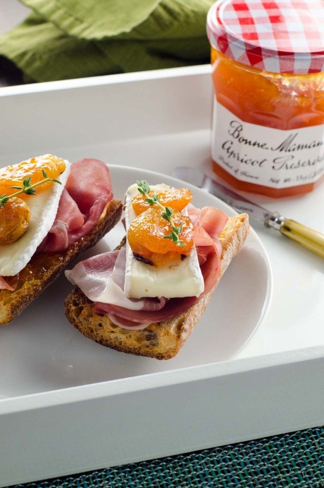 Prosciutto and Brie Apricot Toasts