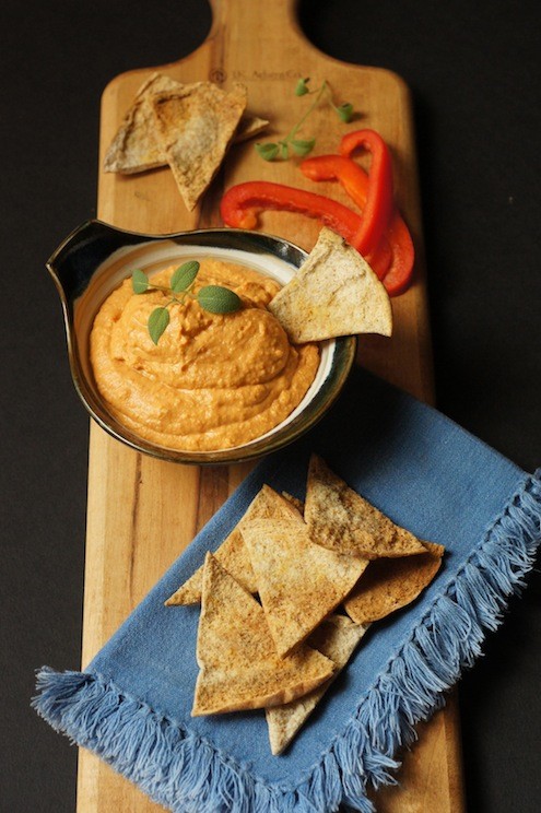 Roasted Red Pepper Hummus With Toasted Pita Chips - Honest Cooking