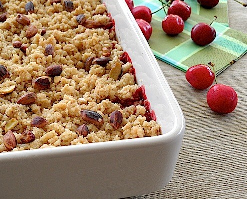 Red fruit crumble