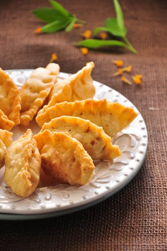 Gujiyas (Indian Fried Pies or sweet empanada)  चर्चे चौके के Charche  Chauke Ke