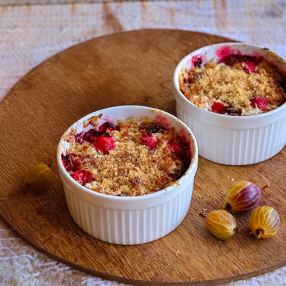 Gooseberry Apple and Raspberry Crumble