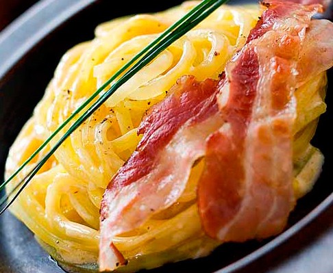 https://honestcooking.com/wp-content/uploads/2011/08/Carbonara-potatoes-21.jpg