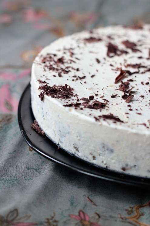 Ice-cream Cake with raisins soaked in rum