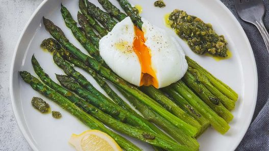 Roasted Green Asparagus with Poached Egg and Arugula Pistou