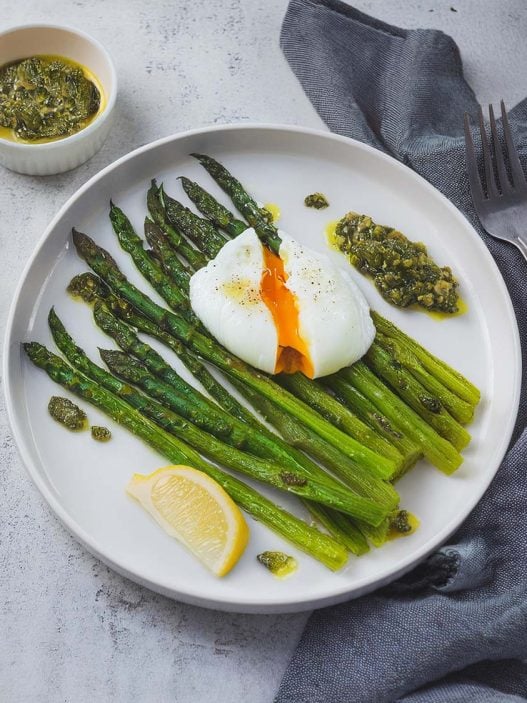 Roasted Green Asparagus with Poached Egg and Arugula Pistou