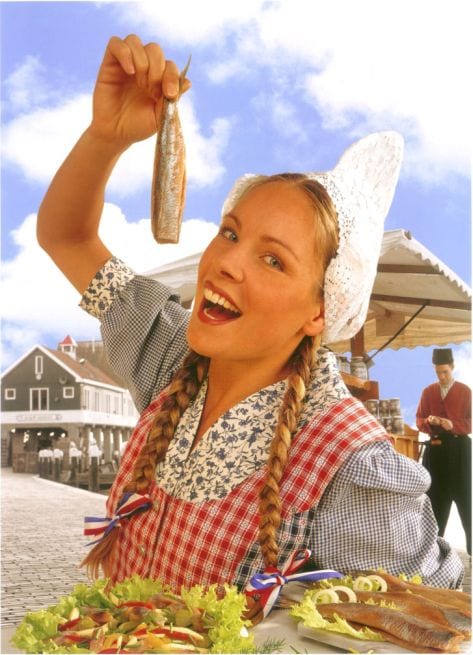 Eating new herring from the tail. (source: Nederlands Visbureau) 