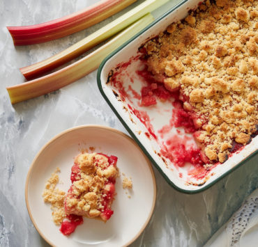 How to Make Rhubarb Crumble