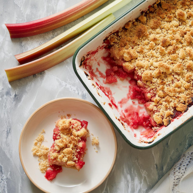 How to Make Rhubarb Crumble