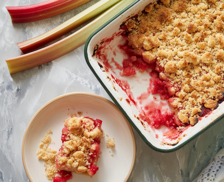 How to Make Rhubarb Crumble