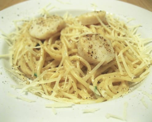 Spaghetti with Scallops and White Wine