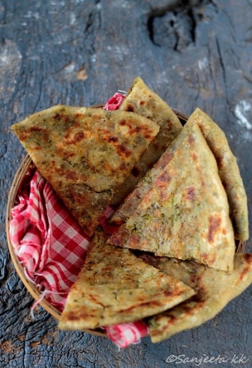 Cheesy Broccoli Flat Bread