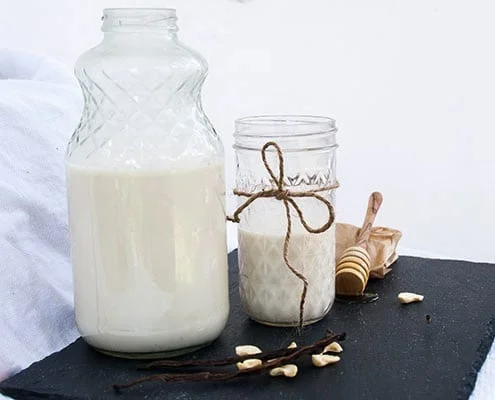 Cashew Nut Milk with Honey and Vanilla