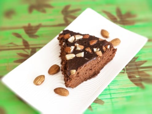 Eggless Instant Chocolate Almond Cake