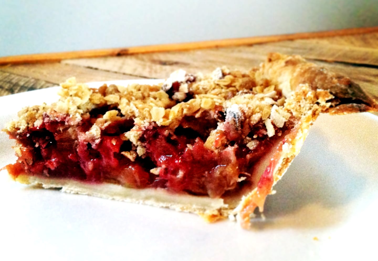 Strawberry Rhubarb Crumble Pie