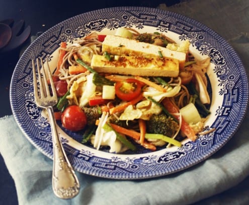 Salad soba noodles peanut sauce