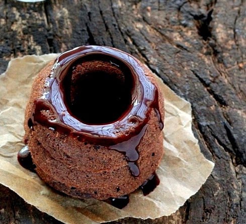 Mini Date Cake with Chocolate recipe