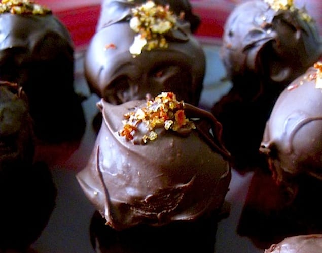 Chocolate-Truffles-with-Chile-Salt-1