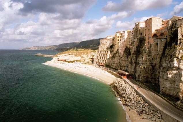 cliff_at_tropea_italy_sep_2005