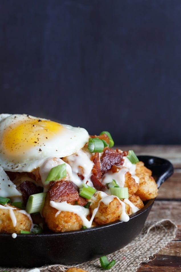 bacon-egg-and-cheese-breakfast-totchos