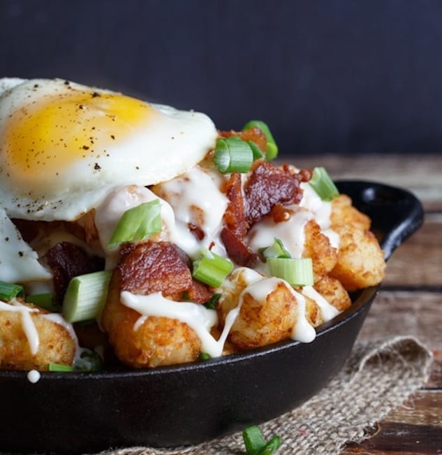 bacon-egg-and-cheese-breakfast-totchos