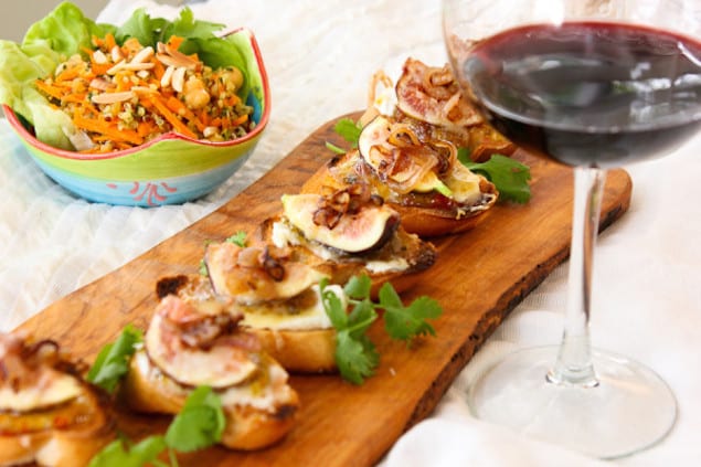 Fig-and-Caramelized-Shallot-Crostini-0722-e1405744126713