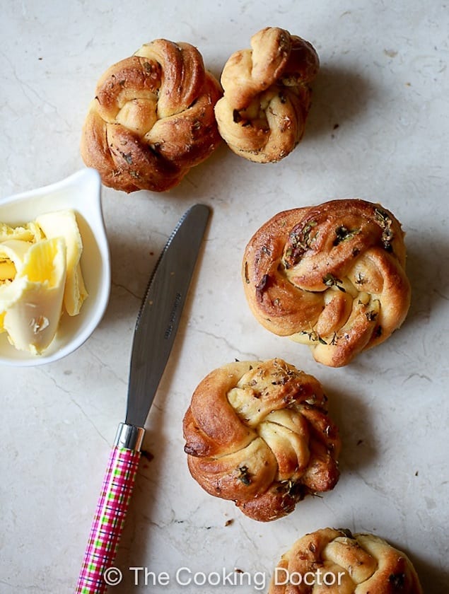 zaatar-garlic-knots-2