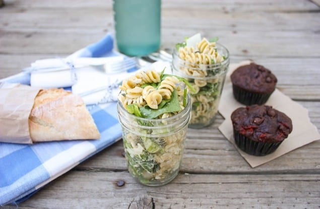Italian-herb-pasta-salad-how-to-packa-picnic-1024x667