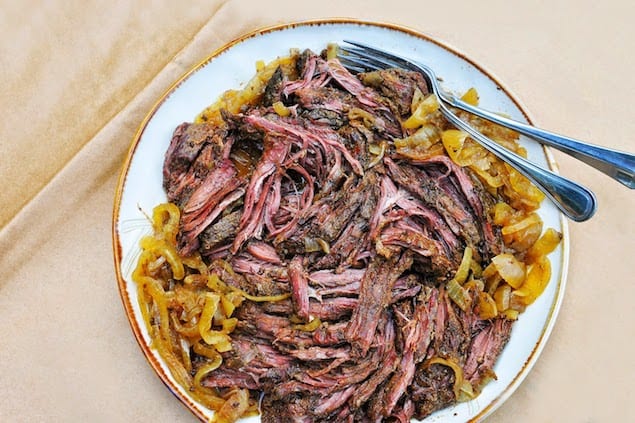 skuffet dø Fest Slow Cooked Skirt Steak and Onions