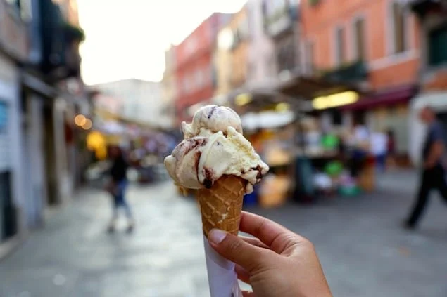 Gelateria-Artigiana-Venice-Italy-The-Macadames-1-1024x682