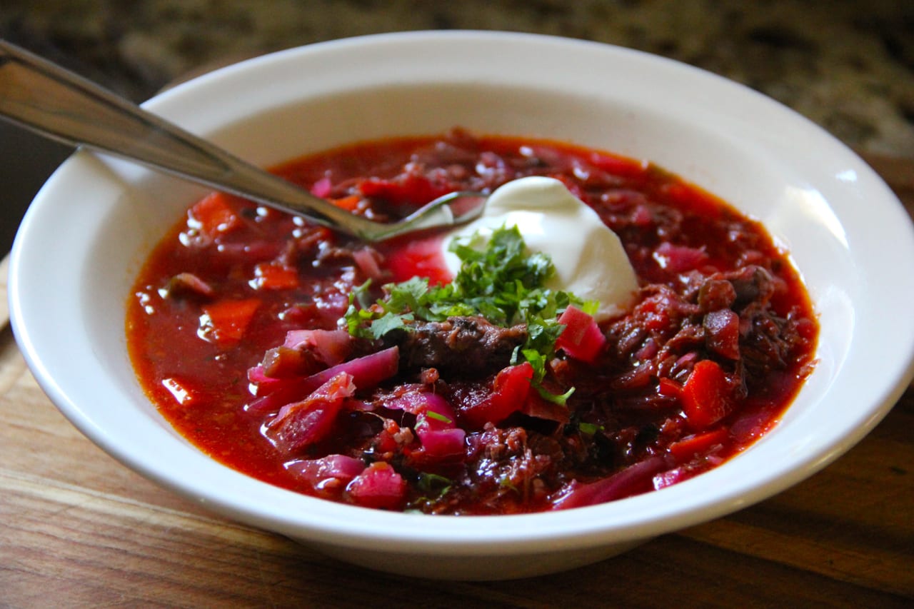 Borscht - món súp củ cải đỏ trứ danh, làm ấm lòng các vị lữ khách đường xa