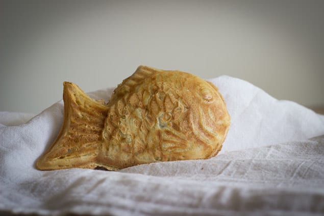 Did you know that you can make this fish-shaped bread pastry— Bungeoppang—  in 10 minutes or less? All you need is croissant dough! �