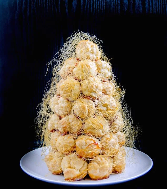 https://honestcooking.com/wp-content/uploads/2014/12/croquembouche-1-2bb-905x1024.jpg