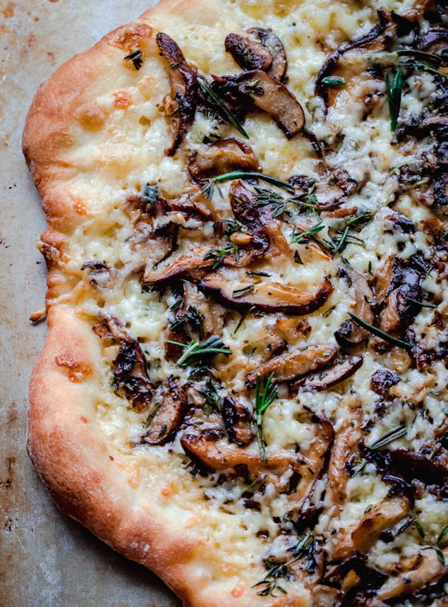 mushroom-pizza-with-havarti-cheese-fresh-herbs-and-truffle-oil-6085