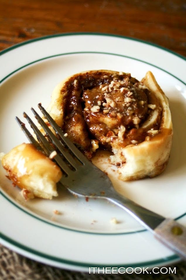 Caramel Pecan Cinnamon Rolls 3