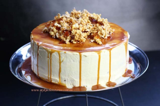 Carrot-cake-with-Caramel-and-Popcorn-690x460
