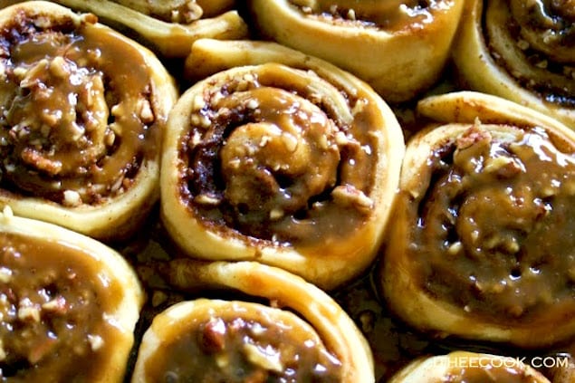 Sticky Caramel Pecan Cinnamon Rolls 1