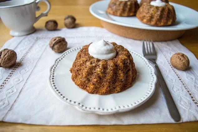 banana-walnut-mini-bundt-cakes-3