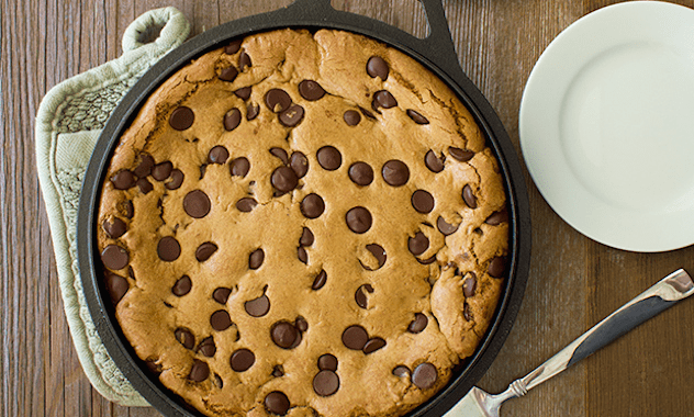 Giant Chocolate Chip Skillet Cookie – The Beader Chef