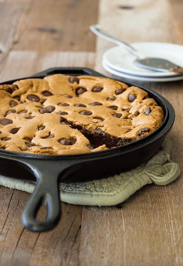 Giant Chocolate Chip Cookie Baked in a Skillet – Recipe